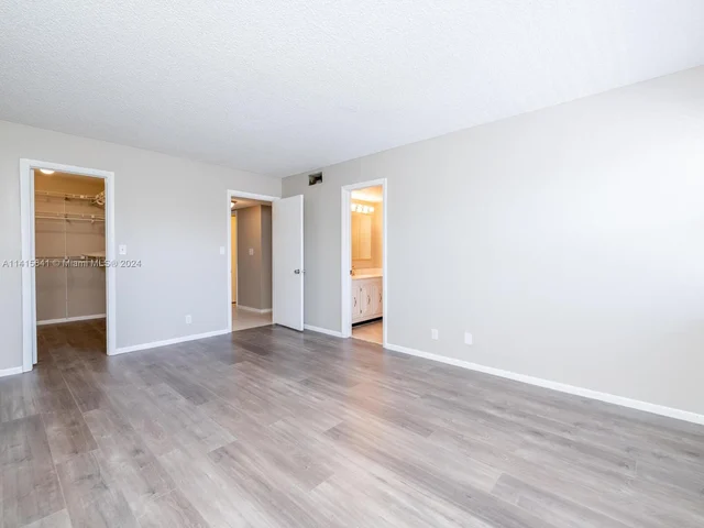 2304 NE 7th St # 27, Hallandale Beach FL 33009