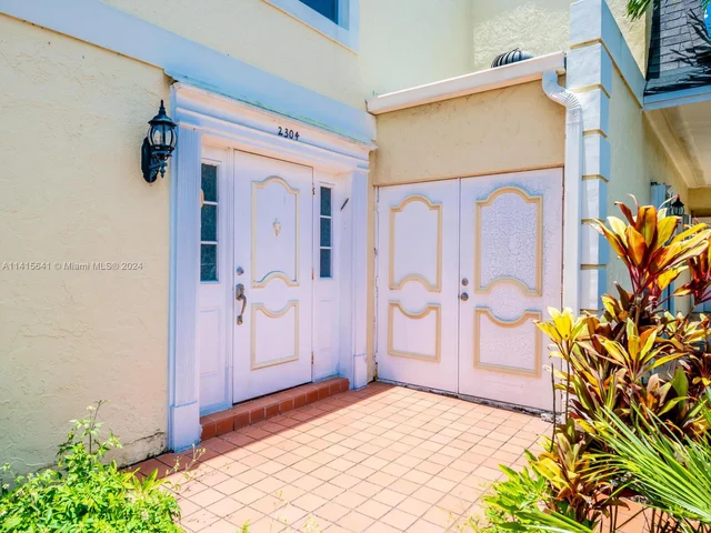 2304 NE 7th St # 27, Hallandale Beach FL 33009