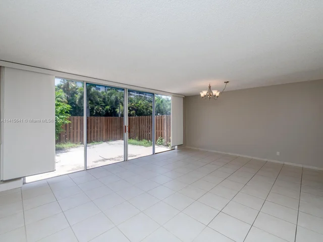 2304 NE 7th St # 27, Hallandale Beach FL 33009