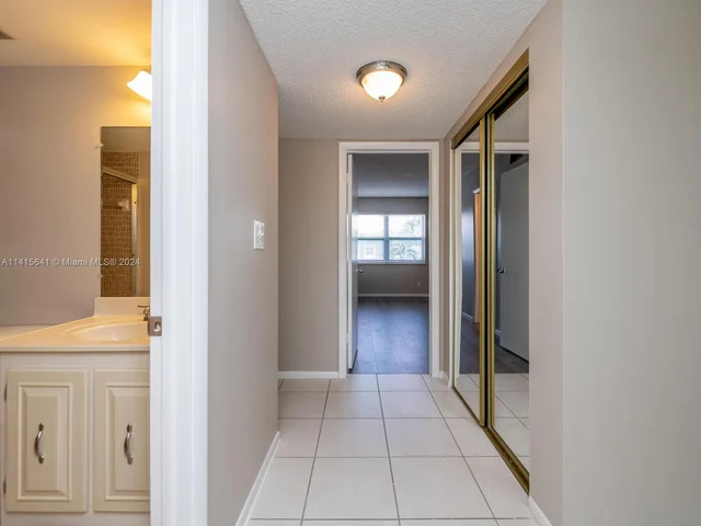 2304 NE 7th St # 27, Hallandale Beach FL 33009