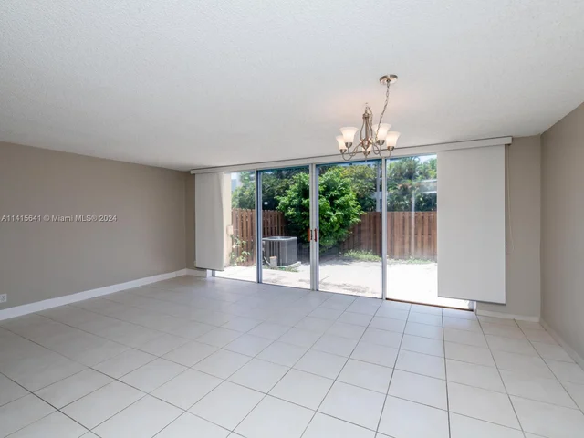 2304 NE 7th St # 27, Hallandale Beach FL 33009