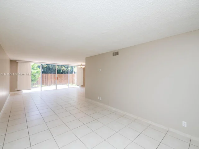 2304 NE 7th St # 27, Hallandale Beach FL 33009