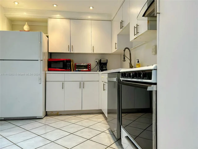 2030 S Ocean Dr # 2110, Hallandale Beach FL 33009