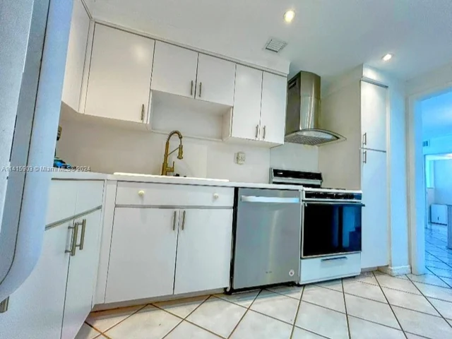 2030 S Ocean Dr # 2110, Hallandale Beach FL 33009