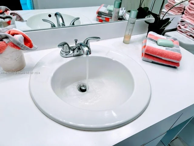 2030 S Ocean Dr # 2110, Hallandale Beach FL 33009