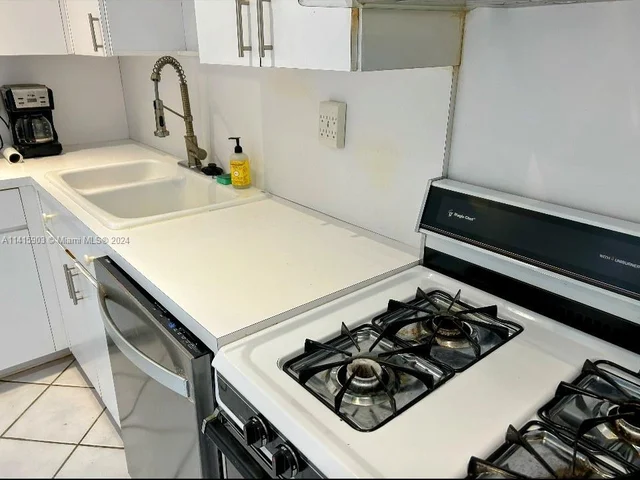 2030 S Ocean Dr # 2110, Hallandale Beach FL 33009