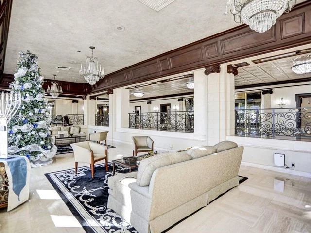 2030 S Ocean Dr # 2110, Hallandale Beach FL 33009