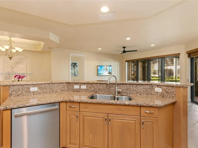 7533 Old Thyme Ct # 14C, Parkland FL 33076