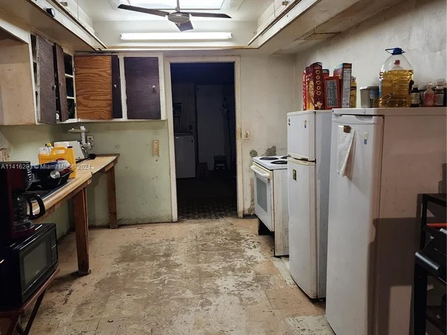 5401 Lakeshore Dr, West Palm Beach FL 33407