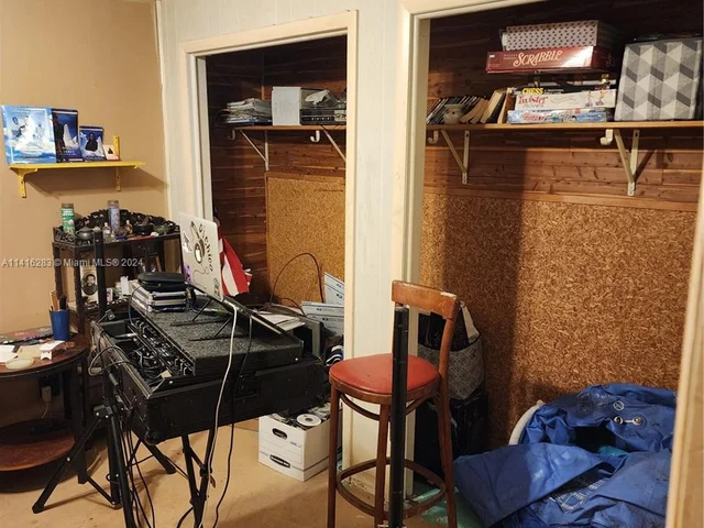 5401 Lakeshore Dr, West Palm Beach FL 33407