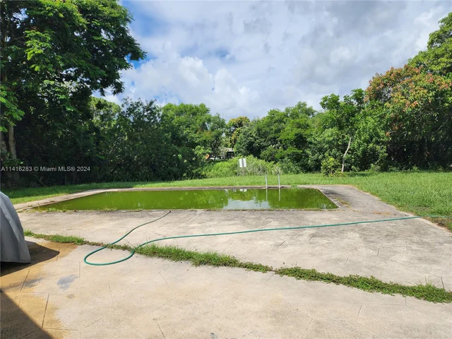 5401 Lakeshore Dr, West Palm Beach FL 33407