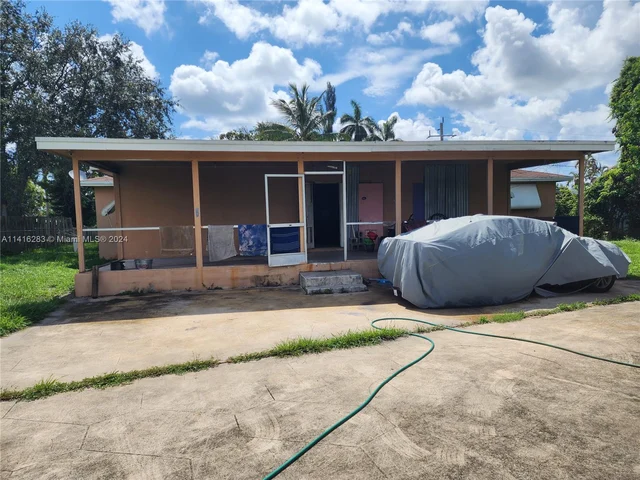 5401 Lakeshore Dr, West Palm Beach FL 33407