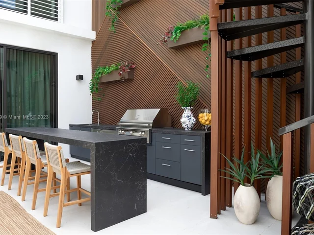 613 Almeria Ave # A, Coral Gables FL 33134