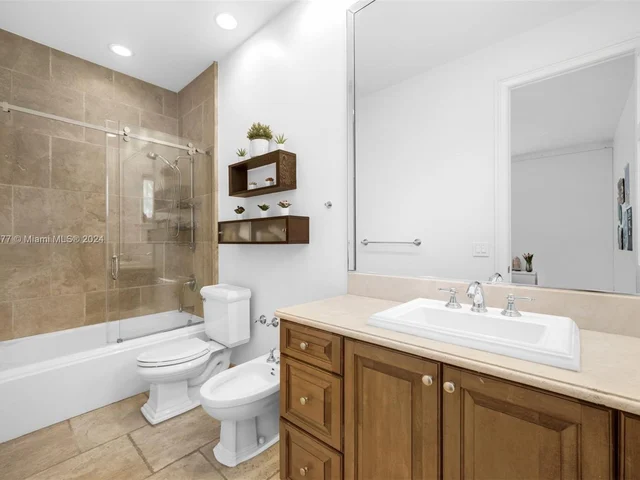 580 Harbor Drive, Key Biscayne FL 33149