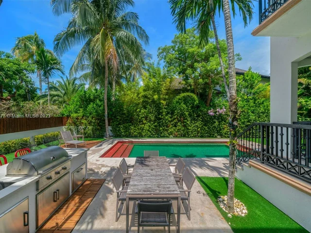 580 Harbor Drive, Key Biscayne FL 33149