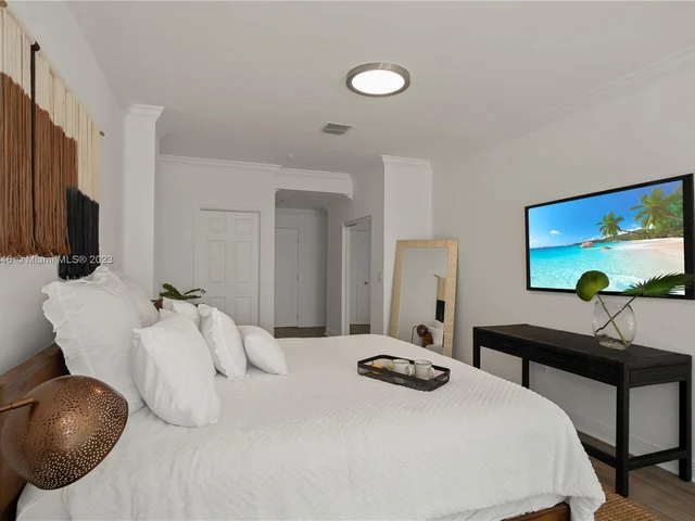 6345 Collins Ave, Miami Beach FL 33141