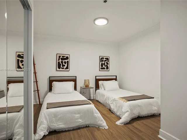 6345 Collins Ave, Miami Beach FL 33141