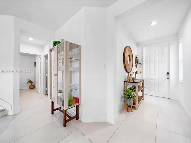 10799 NW 75th St, Doral FL 33178