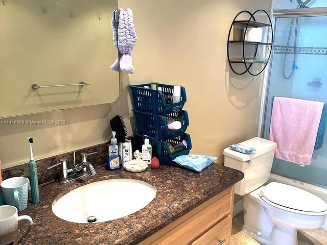 427 Golden Isles Dr # 5H, Hallandale Beach FL 33009