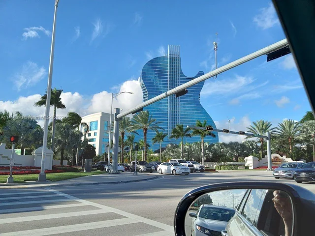 427 Golden Isles Dr # 5H, Hallandale Beach FL 33009