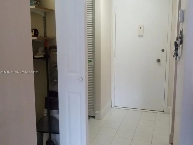 427 Golden Isles Dr # 5H, Hallandale Beach FL 33009