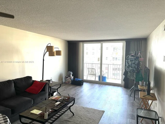 427 Golden Isles Dr # 5H, Hallandale Beach FL 33009