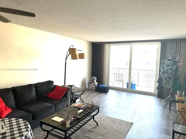 427 Golden Isles Dr # 5H, Hallandale Beach FL 33009