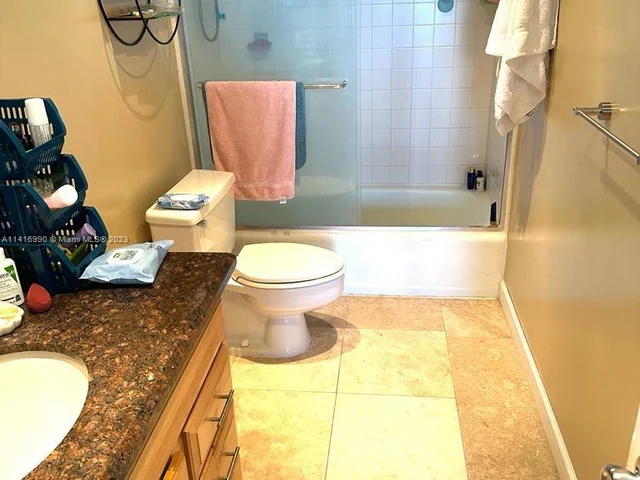 427 Golden Isles Dr # 5H, Hallandale Beach FL 33009