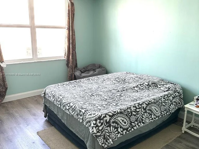 427 Golden Isles Dr # 5H, Hallandale Beach FL 33009