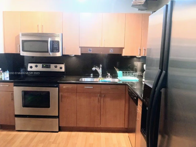 427 Golden Isles Dr # 5H, Hallandale Beach FL 33009