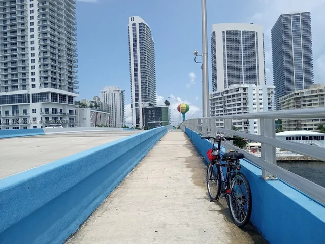 427 Golden Isles Dr # 5H, Hallandale Beach FL 33009