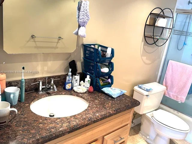 427 Golden Isles Dr # 5H, Hallandale Beach FL 33009