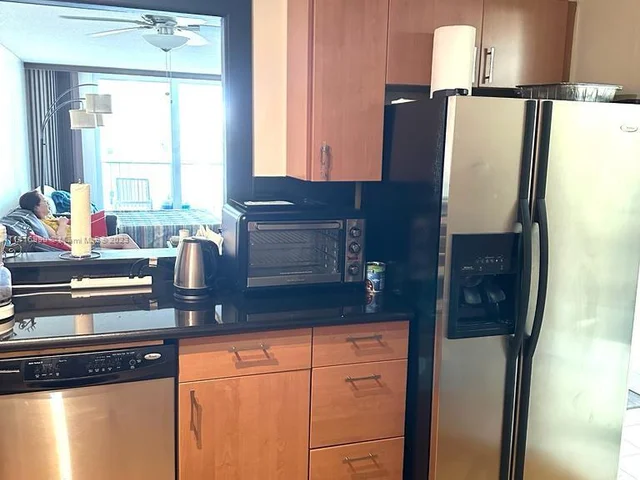 427 Golden Isles Dr # 5H, Hallandale Beach FL 33009