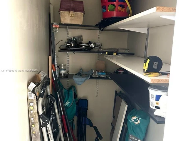 427 Golden Isles Dr # 5H, Hallandale Beach FL 33009