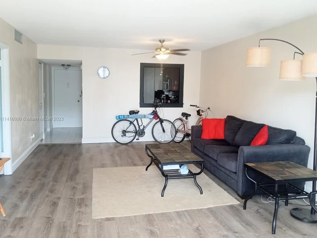 427 Golden Isles Dr # 5H, Hallandale Beach FL 33009