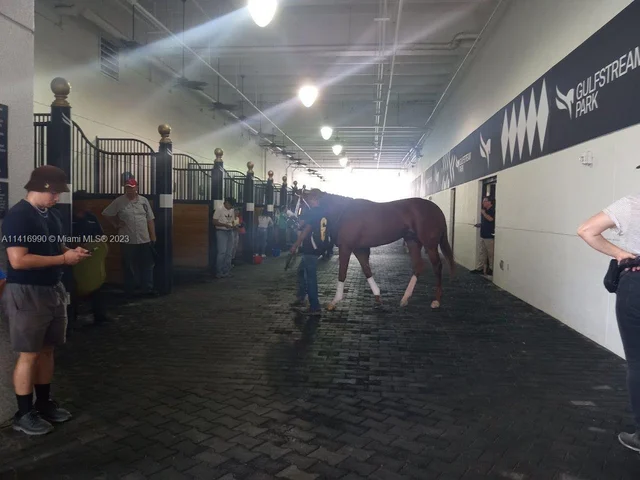 427 Golden Isles Dr # 5H, Hallandale Beach FL 33009