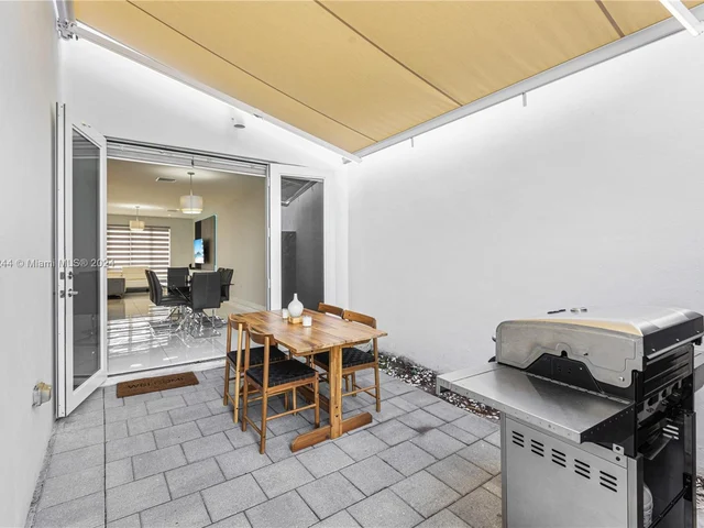 6324 NW 104th Path # 6324, Doral FL 33178