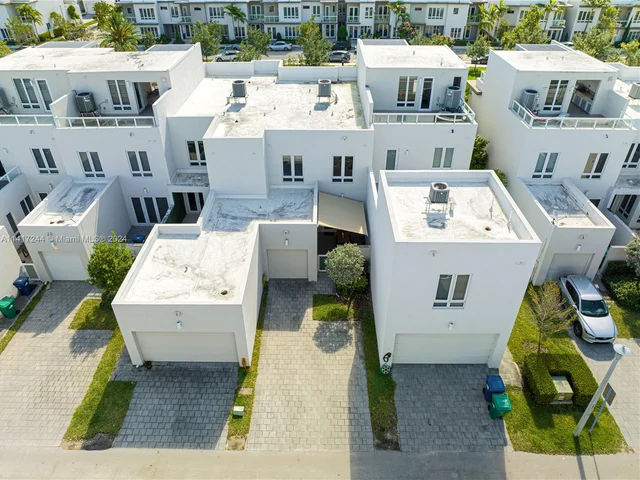 6324 NW 104th Path # 6324, Doral FL 33178