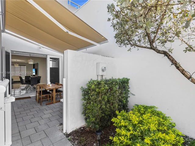 6324 NW 104th Path # 6324, Doral FL 33178