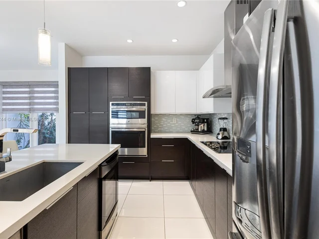 6324 NW 104th Path # 6324, Doral FL 33178