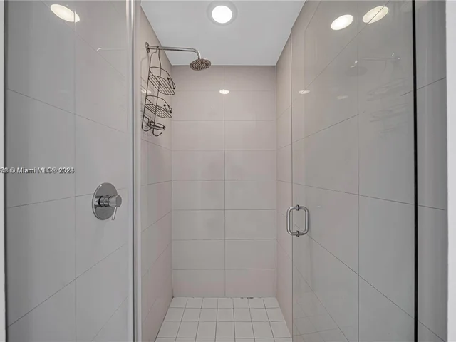 121 NE 34th St # 915, Miami FL 33137