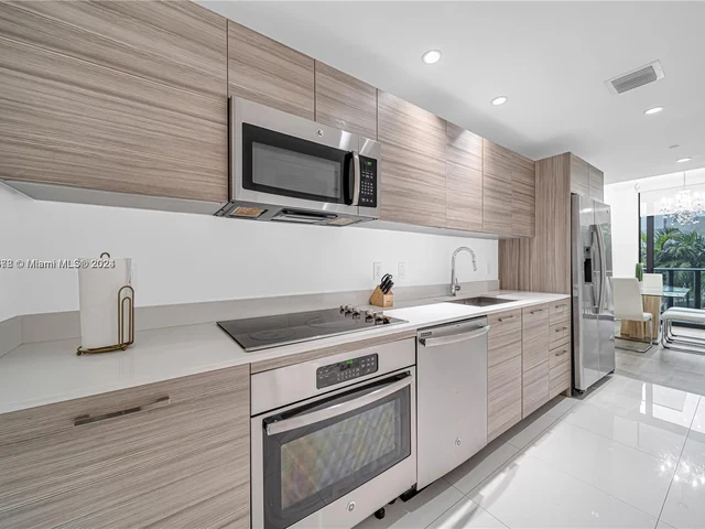 121 NE 34th St # 915, Miami FL 33137