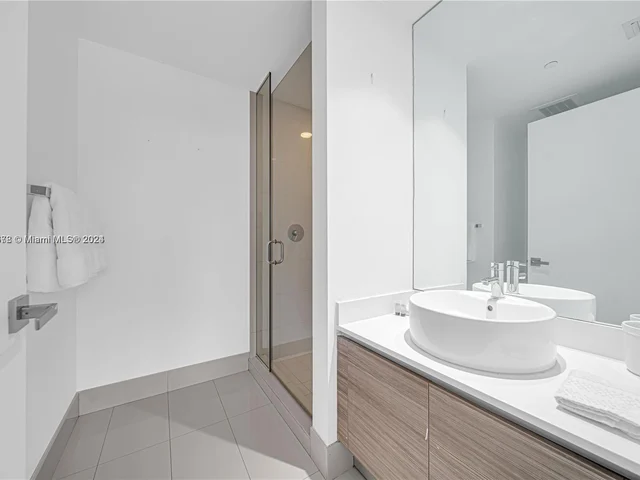 121 NE 34th St # 915, Miami FL 33137