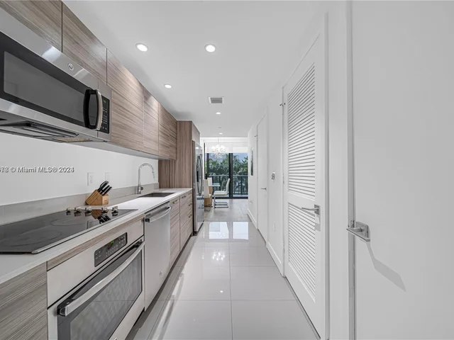 121 NE 34th St # 915, Miami FL 33137