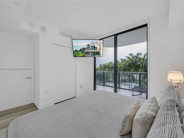 121 NE 34th St # 915, Miami FL 33137