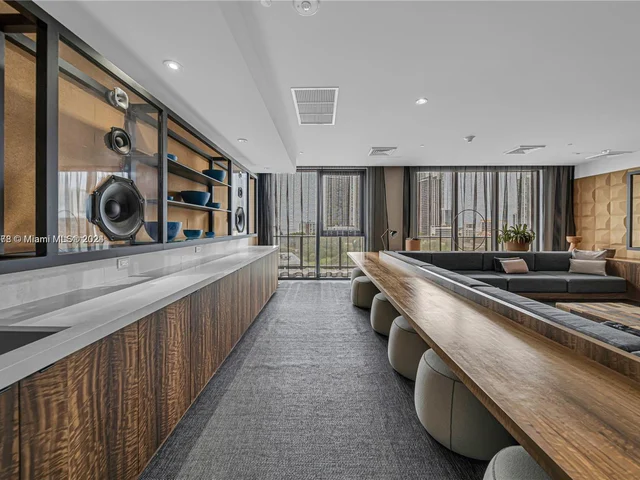 121 NE 34th St # 915, Miami FL 33137