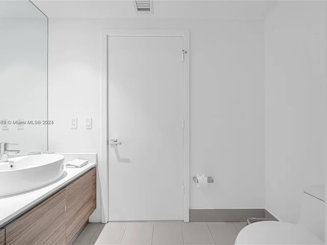 121 NE 34th St # 915, Miami FL 33137