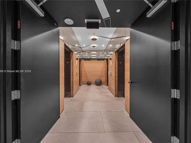 121 NE 34th St # 915, Miami FL 33137