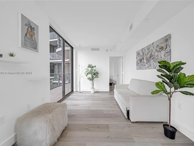 121 NE 34th St # 915, Miami FL 33137