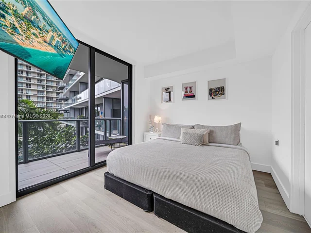 121 NE 34th St # 915, Miami FL 33137